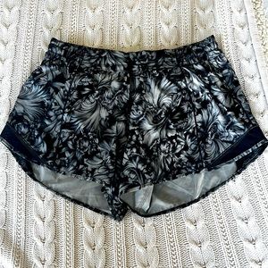 Lululemon Hotty Hot Low Ruse lined shorts size 10